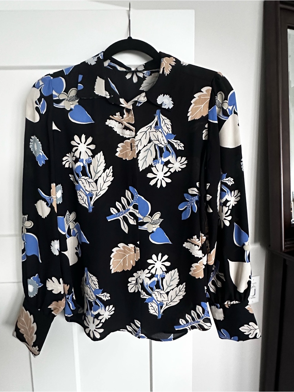 Ann Taylor Factory Black Button-Down Floral Blouse with Blue & Cream Accents